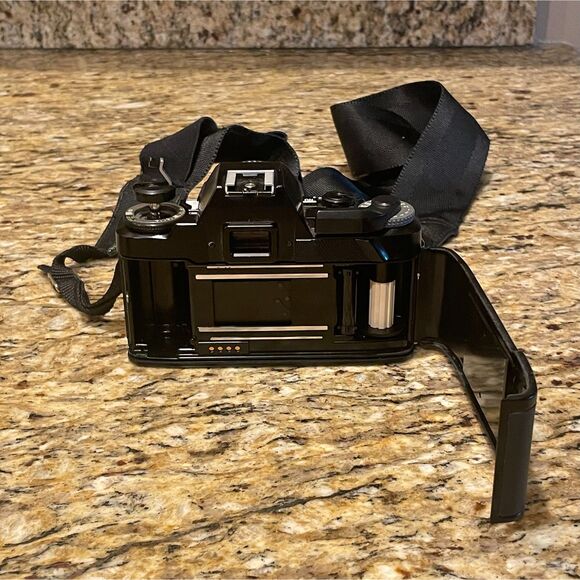 Ricoh KR-30SP 35mm Camera with accessories - Picture 5 of 11